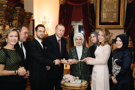 Y­e­l­d­a­ ­D­e­m­i­r­ö­r­e­n­ ­i­l­e­ ­H­a­l­u­k­ ­K­a­l­y­o­n­c­u­ ­e­v­l­e­n­d­i­